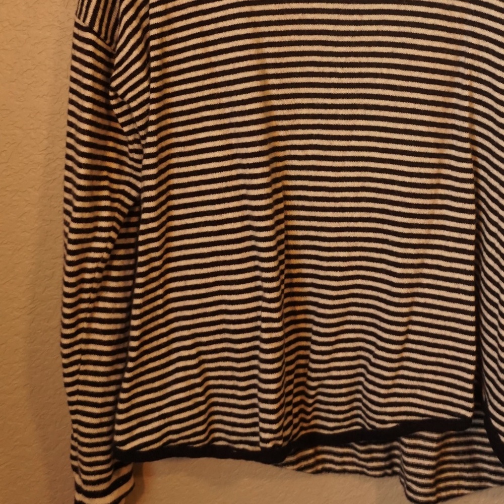 Madewell size Medium sweater. Navy and white stripes. Soft and warm. - Picture 1 of 4